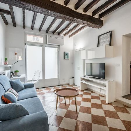 Casa Camilla - Arty Suite Nel Centro Storico Parma Exteriör bild