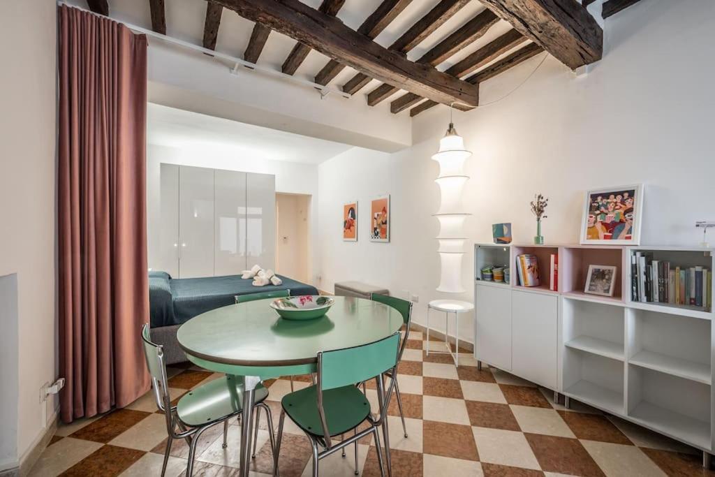 Casa Camilla - Arty Suite Nel Centro Storico Parma Exteriör bild