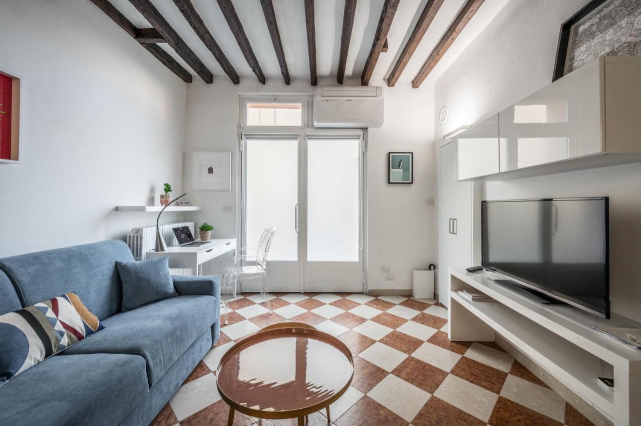 Casa Camilla - Arty Suite Nel Centro Storico Parma Exteriör bild