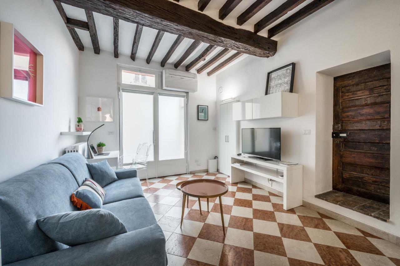 Casa Camilla - Arty Suite Nel Centro Storico Parma Exteriör bild